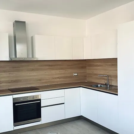 M411 - Marcelli, Nuovo Trilocale Con Corte Privata Apartament *